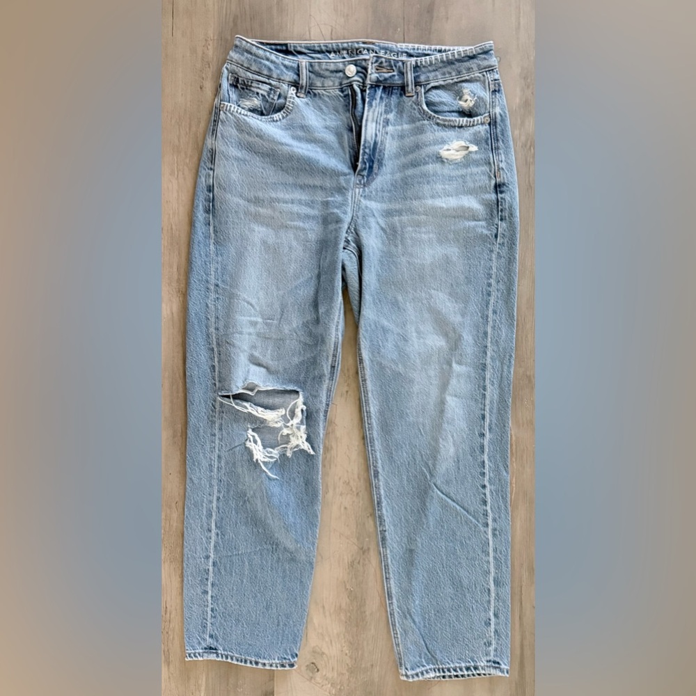 NWOT American Eagle Straight Mom Jean